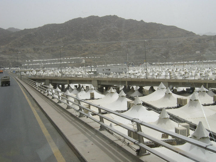 Tentang Arafah dan Mina: Dua Lokasi Penting dalam Ibadah Haji